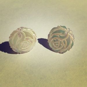 Mother-of-Pearl Screw Back Earrings